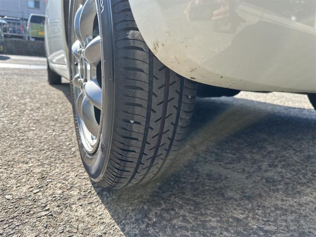 アルトラパン X ローダウン 車高調 リアアジャストラテラルロッド ミニライトホイール 社外エアークリーナー 10thアニバーサリーグリル フルセグナビ ウッドステアリング スマートキー 電動格納式ウインカーミラー(40枚目)