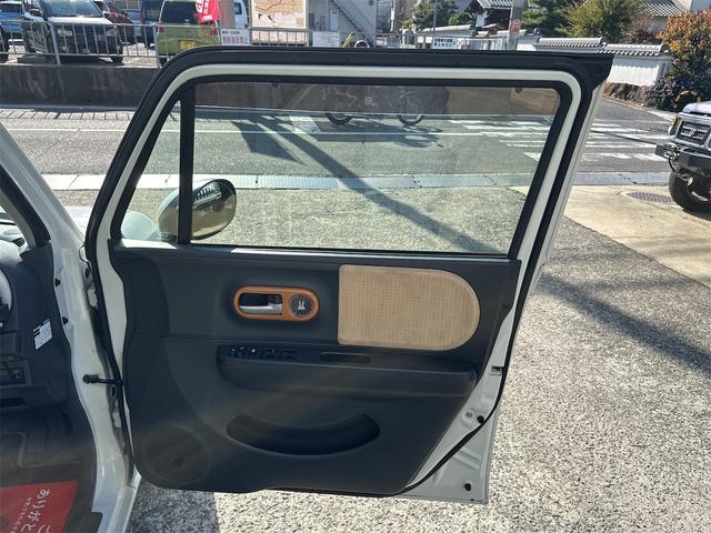 アルトラパン X ローダウン 車高調 リアアジャストラテラルロッド ミニライトホイール 社外エアークリーナー 10thアニバーサリーグリル フルセグナビ ウッドステアリング スマートキー 電動格納式ウインカーミラー(42枚目)