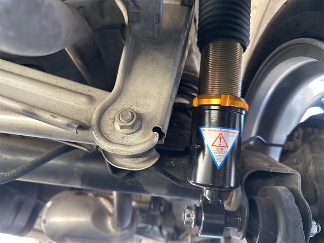 アルトラパン X ローダウン 車高調 リアアジャストラテラルロッド ミニライトホイール 社外エアークリーナー 10thアニバーサリーグリル フルセグナビ ウッドステアリング スマートキー 電動格納式ウインカーミラー(66枚目)