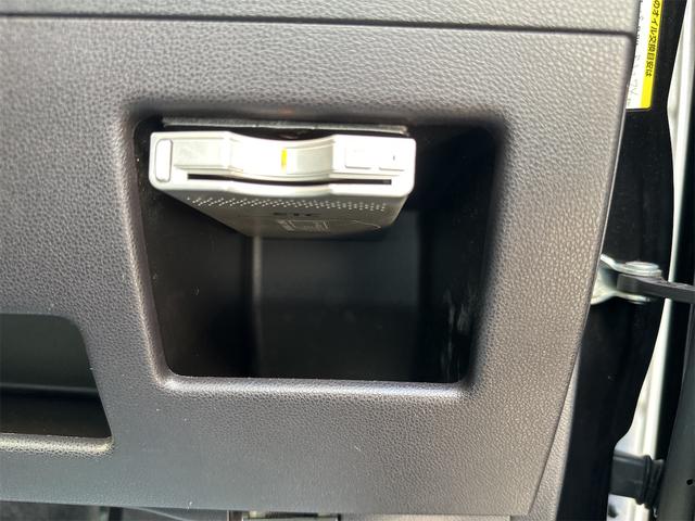 ムーヴコンテ カスタム　Ｇ　４ＷＤ　純正フルセグメモリーナビ　ＥＴＣ　アルミホイール　純正ＨＩＤ　スマートキー　本革ステアリング　オートエアコン　アイドリングストップ　電動格納式ミラー　ドアバイザー　禁煙車　ＩＳＯＦＩＸ（8枚目）