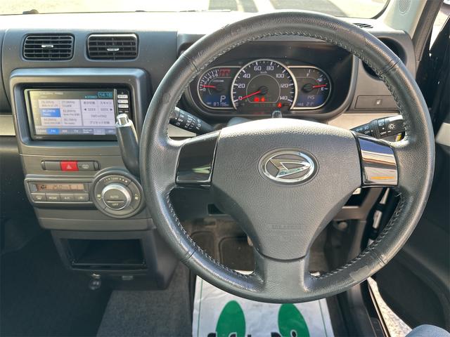 ムーヴコンテ カスタム　Ｇ　４ＷＤ　純正フルセグメモリーナビ　ＥＴＣ　アルミホイール　純正ＨＩＤ　スマートキー　本革ステアリング　オートエアコン　アイドリングストップ　電動格納式ミラー　ドアバイザー　禁煙車　ＩＳＯＦＩＸ（10枚目）