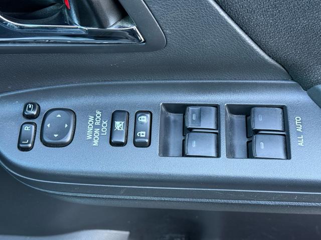 アルファード ２４０Ｓ　両側パワースライドドア　メーカーＯＰツインサンルーフ　アルパインナビ　アルパインフリップダウンモニター　ＨＯＭＵＲＡ２０インチホイール　地デジ　フルセグＴＶ　Ｂｌｕｅｔｏｏｔｈ　Ｂカメラ　ＥＴＣ（18枚目）