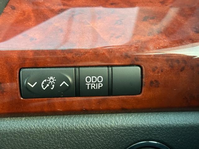 ヴェルファイア ２．４Ｚ　プラチナセレクションＩＩ　両側パワースライドドア　電動リアゲート　ツインサンルーフ　アルパイン１０インチナビ　アルパイン１１．５インチフリップダウンモニター　バックカメラ　オットマンシート　純正１８インチＡＷ　ＨＩＤライト（17枚目）