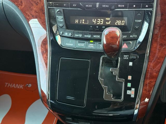 ヴェルファイア ２．４Ｚ　プラチナセレクションＩＩ　両側パワースライドドア　電動リアゲート　ツインサンルーフ　アルパイン１０インチナビ　アルパイン１１．５インチフリップダウンモニター　バックカメラ　オットマンシート　純正１８インチＡＷ　ＨＩＤライト（29枚目）