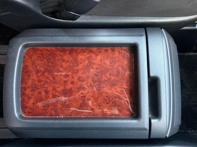 ヴェルファイア ２．４Ｚ　プラチナセレクションＩＩ　両側パワースライドドア　電動リアゲート　ツインサンルーフ　アルパイン１０インチナビ　アルパイン１１．５インチフリップダウンモニター　バックカメラ　オットマンシート　純正１８インチＡＷ　ＨＩＤライト（31枚目）