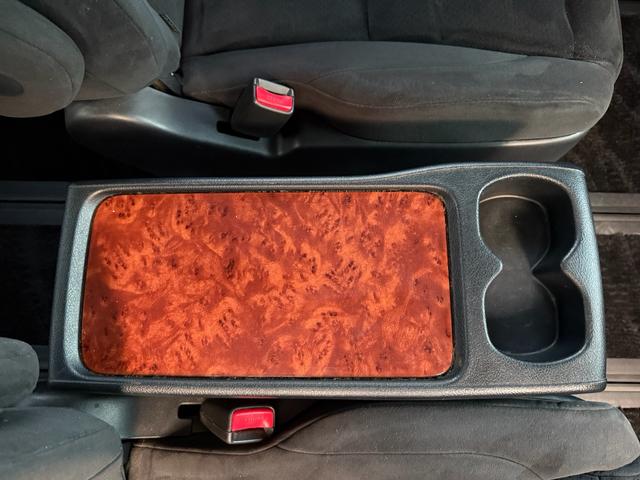 ヴェルファイア ２．４Ｚ　プラチナセレクションＩＩ　両側パワースライドドア　電動リアゲート　ツインサンルーフ　アルパイン１０インチナビ　アルパイン１１．５インチフリップダウンモニター　バックカメラ　オットマンシート　純正１８インチＡＷ　ＨＩＤライト（41枚目）