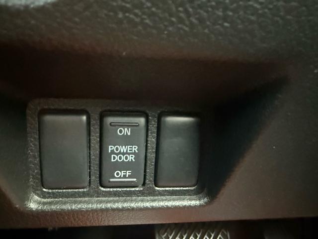 セレナ ハイウェイスターＳ－ＨＶアドバンスドセーフティパック　両側パワースライドドア　衝突軽減ブレーキ　アラウンドビューモニター　クリアランスソナー　アルパイン８インチナビ　コムテックレーダー探知機　コムテックドライブレコーダー　純正１６インチアルミホイール（19枚目）