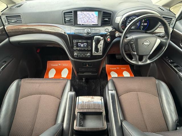 エルグランド ２５０ハイウェイスター　両側パワースライドドア　サンルーフ　アラウンドビューモニター　純正ナビ　純正フリップダウンモニター　オットマンシート　ニスモツインマフラー　トップラン１７インチＡＷ　ブリヂストンスタッドレスタイヤ（3枚目）