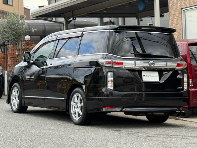 エルグランド ２５０ハイウェイスター　両側パワースライドドア　サンルーフ　アラウンドビューモニター　純正ナビ　純正フリップダウンモニター　オットマンシート　ニスモツインマフラー　トップラン１７インチＡＷ　ブリヂストンスタッドレスタイヤ（6枚目）