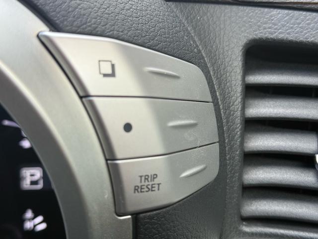 エルグランド ２５０ハイウェイスター　両側パワースライドドア　サンルーフ　アラウンドビューモニター　純正ナビ　純正フリップダウンモニター　オットマンシート　ニスモツインマフラー　トップラン１７インチＡＷ　ブリヂストンスタッドレスタイヤ（18枚目）