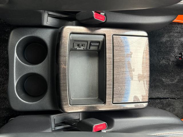 エルグランド ２５０ハイウェイスター　両側パワースライドドア　サンルーフ　アラウンドビューモニター　純正ナビ　純正フリップダウンモニター　オットマンシート　ニスモツインマフラー　トップラン１７インチＡＷ　ブリヂストンスタッドレスタイヤ（31枚目）