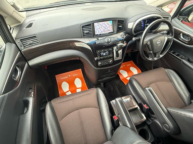 エルグランド ２５０ハイウェイスター　両側パワースライドドア　サンルーフ　アラウンドビューモニター　純正ナビ　純正フリップダウンモニター　オットマンシート　ニスモツインマフラー　トップラン１７インチＡＷ　ブリヂストンスタッドレスタイヤ（33枚目）