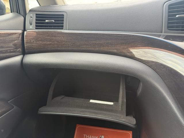 エルグランド ２５０ハイウェイスター　両側パワースライドドア　サンルーフ　アラウンドビューモニター　純正ナビ　純正フリップダウンモニター　オットマンシート　ニスモツインマフラー　トップラン１７インチＡＷ　ブリヂストンスタッドレスタイヤ（34枚目）