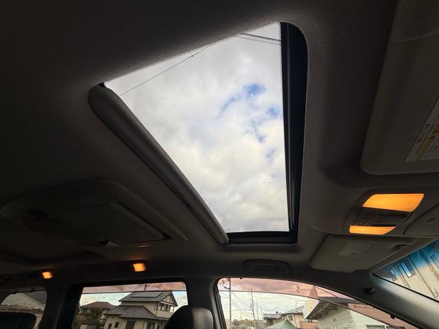 エルグランド ２５０ハイウェイスター　両側パワースライドドア　サンルーフ　アラウンドビューモニター　純正ナビ　純正フリップダウンモニター　オットマンシート　ニスモツインマフラー　トップラン１７インチＡＷ　ブリヂストンスタッドレスタイヤ（37枚目）