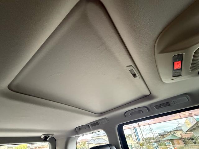 エルグランド ２５０ハイウェイスター　両側パワースライドドア　サンルーフ　アラウンドビューモニター　純正ナビ　純正フリップダウンモニター　オットマンシート　ニスモツインマフラー　トップラン１７インチＡＷ　ブリヂストンスタッドレスタイヤ（47枚目）