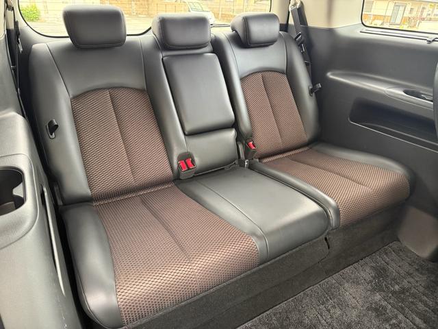 エルグランド ２５０ハイウェイスター　両側パワースライドドア　サンルーフ　アラウンドビューモニター　純正ナビ　純正フリップダウンモニター　オットマンシート　ニスモツインマフラー　トップラン１７インチＡＷ　ブリヂストンスタッドレスタイヤ（50枚目）