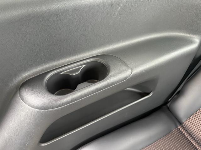 エルグランド ２５０ハイウェイスター　両側パワースライドドア　サンルーフ　アラウンドビューモニター　純正ナビ　純正フリップダウンモニター　オットマンシート　ニスモツインマフラー　トップラン１７インチＡＷ　ブリヂストンスタッドレスタイヤ（53枚目）