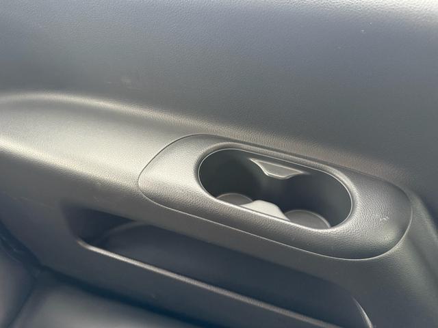 エルグランド ２５０ハイウェイスター　両側パワースライドドア　サンルーフ　アラウンドビューモニター　純正ナビ　純正フリップダウンモニター　オットマンシート　ニスモツインマフラー　トップラン１７インチＡＷ　ブリヂストンスタッドレスタイヤ（54枚目）