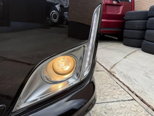 エルグランド ２５０ハイウェイスター　両側パワースライドドア　サンルーフ　アラウンドビューモニター　純正ナビ　純正フリップダウンモニター　オットマンシート　ニスモツインマフラー　トップラン１７インチＡＷ　ブリヂストンスタッドレスタイヤ（70枚目）