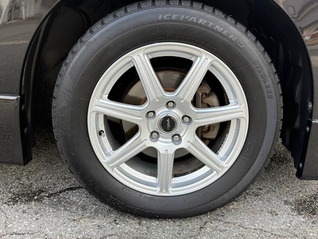 エルグランド ２５０ハイウェイスター　両側パワースライドドア　サンルーフ　アラウンドビューモニター　純正ナビ　純正フリップダウンモニター　オットマンシート　ニスモツインマフラー　トップラン１７インチＡＷ　ブリヂストンスタッドレスタイヤ（75枚目）