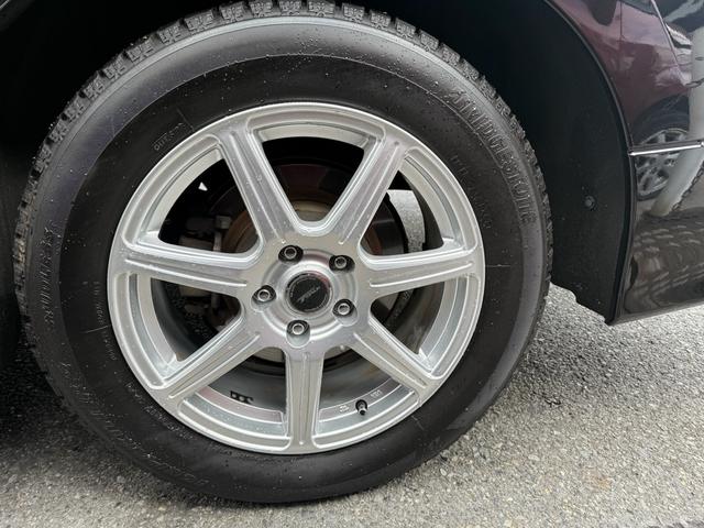 エルグランド ２５０ハイウェイスター　両側パワースライドドア　サンルーフ　アラウンドビューモニター　純正ナビ　純正フリップダウンモニター　オットマンシート　ニスモツインマフラー　トップラン１７インチＡＷ　ブリヂストンスタッドレスタイヤ（77枚目）