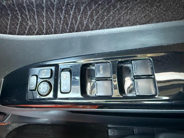 ルークス ハイウェイスター　☆検２年付き☆　両側パワースライド　衝突安全ボディー　プッシュスタート　オートエアコン　スマートキー　純正ナビ　ＣＤ　ＤＶＤ　ＥＴＣ　スマック１４インチアルミホイール　フルフラットシート（17枚目）