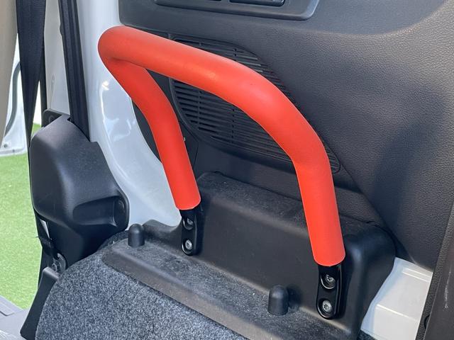 ＮＶ２００バネットバン チェアキャブ　車いす１台　福祉車両／車椅子１台／サイドステップ／手すり／５ドア／両側スライドドア／リアクーラー／６人乗り／キーレス／車いす固定装置付き／８ナンバー（69枚目）