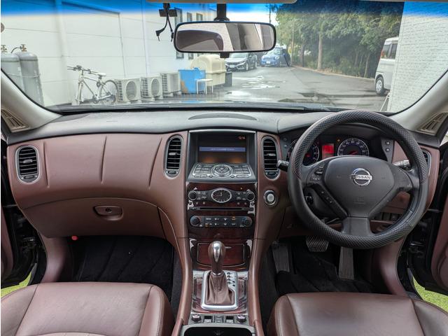スカイラインクロスオーバー ３７０ＧＴ　タイプＰ　ブラウン革シート／ＢＯＳＥサウンド／アラウンドビューモニター／メーカーナビ／ＴＶ／インテリジェントキー／プッシュスタート／シートヒーター／純正１８インチアルミ／オートライト／リアプライバシーガラス（2枚目）