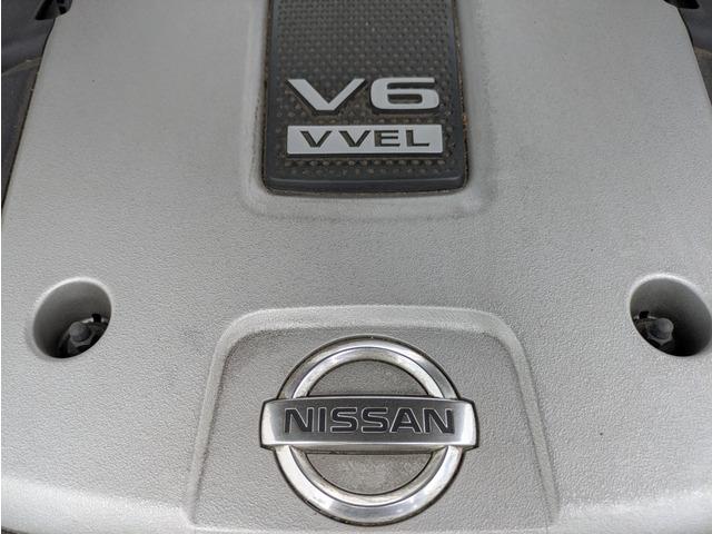 スカイラインクロスオーバー ３７０ＧＴ　タイプＰ　ブラウン革シート／ＢＯＳＥサウンド／アラウンドビューモニター／メーカーナビ／ＴＶ／インテリジェントキー／プッシュスタート／シートヒーター／純正１８インチアルミ／オートライト／リアプライバシーガラス（12枚目）