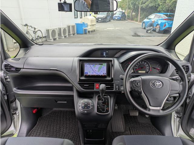 ヴォクシー 　ウェルキャブＸ後席リフトアップ／トヨタセーフティー／後席サイドリフトアップチルトシート／パワースライドドア／クリアランスソナー／ＬＥＤヘッドライト／オートライト／アイドリングストップ／ダブルエアコン（6枚目）