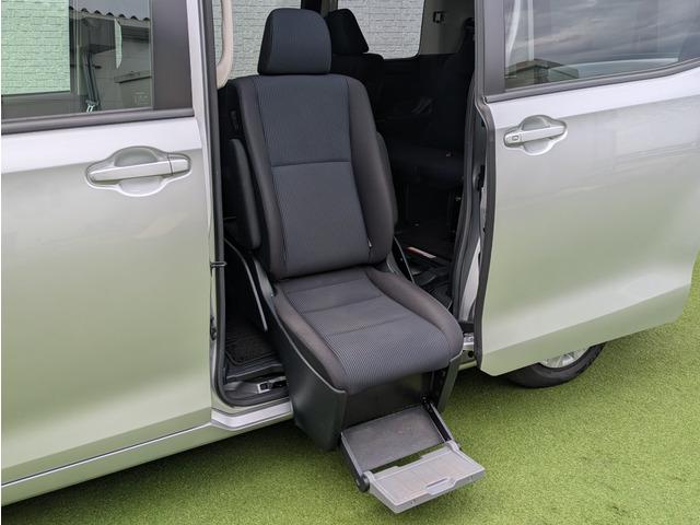 ヴォクシー 　ウェルキャブＸ後席リフトアップ／トヨタセーフティー／後席サイドリフトアップチルトシート／パワースライドドア／クリアランスソナー／ＬＥＤヘッドライト／オートライト／アイドリングストップ／ダブルエアコン（7枚目）