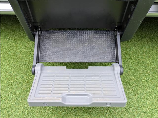 ヴォクシー 　ウェルキャブＸ後席リフトアップ／トヨタセーフティー／後席サイドリフトアップチルトシート／パワースライドドア／クリアランスソナー／ＬＥＤヘッドライト／オートライト／アイドリングストップ／ダブルエアコン（8枚目）