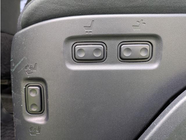 ヴォクシー 　ウェルキャブＸ後席リフトアップ／トヨタセーフティー／後席サイドリフトアップチルトシート／パワースライドドア／クリアランスソナー／ＬＥＤヘッドライト／オートライト／アイドリングストップ／ダブルエアコン（9枚目）