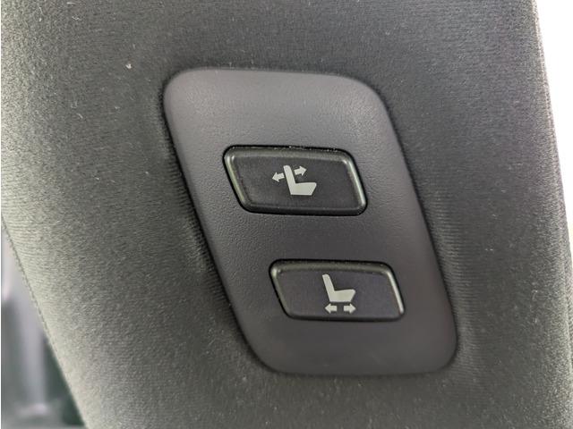 ヴォクシー 　ウェルキャブＸ後席リフトアップ／トヨタセーフティー／後席サイドリフトアップチルトシート／パワースライドドア／クリアランスソナー／ＬＥＤヘッドライト／オートライト／アイドリングストップ／ダブルエアコン（10枚目）