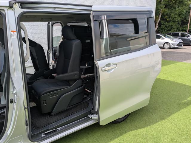 ヴォクシー 　ウェルキャブＸ後席リフトアップ／トヨタセーフティー／後席サイドリフトアップチルトシート／パワースライドドア／クリアランスソナー／ＬＥＤヘッドライト／オートライト／アイドリングストップ／ダブルエアコン（13枚目）