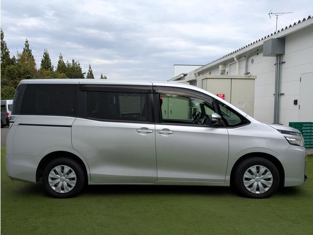 ヴォクシー 　ウェルキャブＸ後席リフトアップ／トヨタセーフティー／後席サイドリフトアップチルトシート／パワースライドドア／クリアランスソナー／ＬＥＤヘッドライト／オートライト／アイドリングストップ／ダブルエアコン（21枚目）