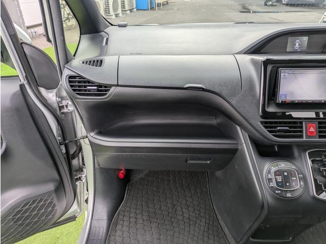 ヴォクシー 　ウェルキャブＸ後席リフトアップ／トヨタセーフティー／後席サイドリフトアップチルトシート／パワースライドドア／クリアランスソナー／ＬＥＤヘッドライト／オートライト／アイドリングストップ／ダブルエアコン（31枚目）