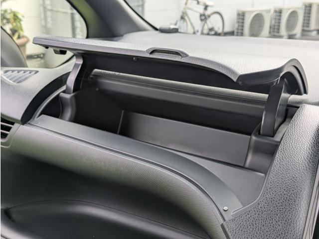 ヴォクシー 　ウェルキャブＸ後席リフトアップ／トヨタセーフティー／後席サイドリフトアップチルトシート／パワースライドドア／クリアランスソナー／ＬＥＤヘッドライト／オートライト／アイドリングストップ／ダブルエアコン（49枚目）