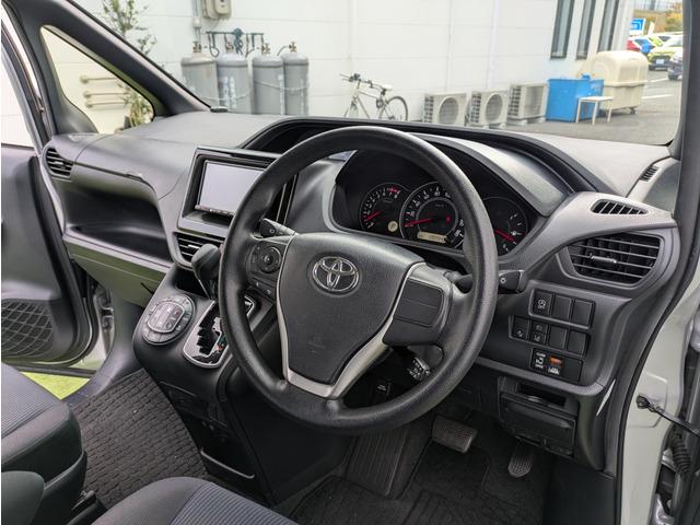 ヴォクシー 　ウェルキャブＸ後席リフトアップ／トヨタセーフティー／後席サイドリフトアップチルトシート／パワースライドドア／クリアランスソナー／ＬＥＤヘッドライト／オートライト／アイドリングストップ／ダブルエアコン（53枚目）