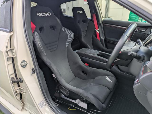 シビック タイプR RECOROシート(前席)/HKSマフラー/BLITZ車庫調/HKSインタークーラー/社外ナビ/フルセグ/バックカメラ/クルーズコントロール/スマートキー/LEDヘッドライト/純正20インチアルミ(11枚目)