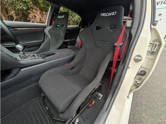 シビック タイプR RECOROシート(前席)/HKSマフラー/BLITZ車庫調/HKSインタークーラー/社外ナビ/フルセグ/バックカメラ/クルーズコントロール/スマートキー/LEDヘッドライト/純正20インチアルミ(12枚目)