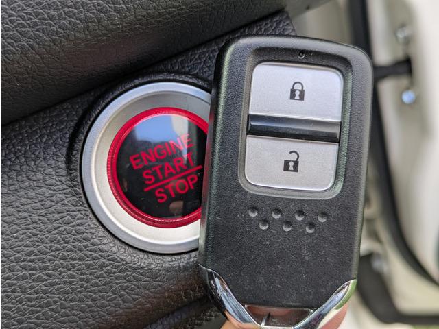 シビック タイプR RECOROシート(前席)/HKSマフラー/BLITZ車庫調/HKSインタークーラー/社外ナビ/フルセグ/バックカメラ/クルーズコントロール/スマートキー/LEDヘッドライト/純正20インチアルミ(17枚目)