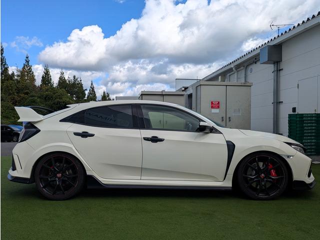 シビック タイプR RECOROシート(前席)/HKSマフラー/BLITZ車庫調/HKSインタークーラー/社外ナビ/フルセグ/バックカメラ/クルーズコントロール/スマートキー/LEDヘッドライト/純正20インチアルミ(23枚目)