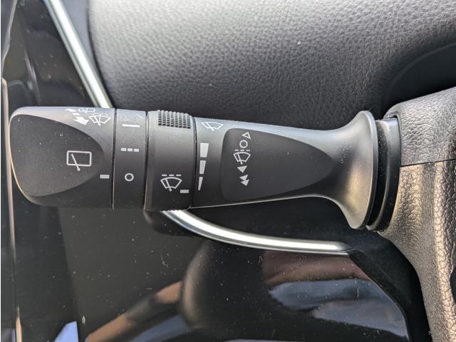 プリウス S 後期型/トヨタセーフティーセンス/LDA/PKSB/レーダークルーズコントロール/オートハイビーム/ナビ/TV/バックカメラ/スマートキー/プッシュスタート/社外15インチAアルミ/LEDヘッドライト(33枚目)