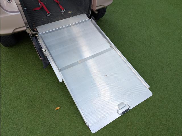 タント スローパーＬリヤシート付き仕様　福祉車両／スロープ／電動ウインチ／車椅子１台可／手すり／リアシート付／アイドリングストップ／両側スライドドア／キーレスキー／パワーステアリング／パワーウィンドウ／リアプライバシーガラス（8枚目）