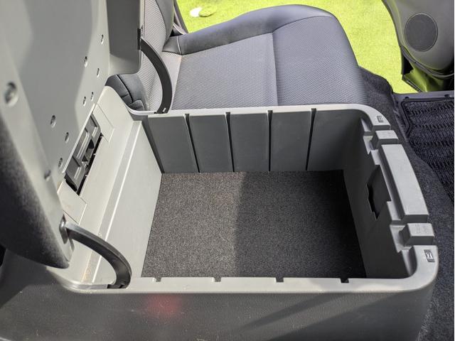 ＮＶ３５０キャラバンバン ロングライダープレミアムＧＸ　ベッドキット／５ＺＩＧＥＮ　ＫＯＭＡ　１５インチ／リアクーラー／リアヒーター／Ｐａｎａｓｏｎｉｃ製ナビ／フルセグＴＶ／Ｂｌｕｅｔｏｏｔｈ／ＥＴＣ／両側スライドドア／ハーフレザーシート／インテリキー（55枚目）