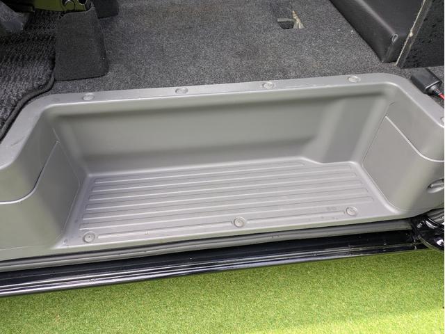 ＮＶ３５０キャラバンバン ロングライダープレミアムＧＸ　ベッドキット／５ＺＩＧＥＮ　ＫＯＭＡ　１５インチ／リアクーラー／リアヒーター／Ｐａｎａｓｏｎｉｃ製ナビ／フルセグＴＶ／Ｂｌｕｅｔｏｏｔｈ／ＥＴＣ／両側スライドドア／ハーフレザーシート／インテリキー（72枚目）