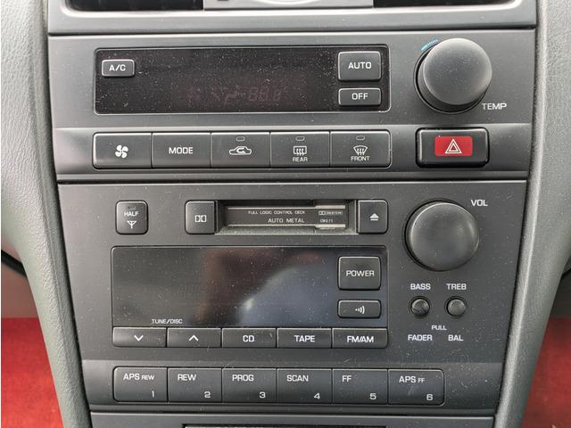 ローレル メダリストＳ　６０ｔｈアニバーサリー　６０周年記念モデル／サイドデカール／６０周年記念モデル専用キー／電格ミラー／純正フロントスポイラー／エアコン／車検Ｒ８年１２月まで／ＡＴ／オートライト（8枚目）