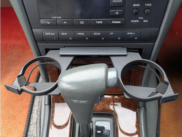 ローレル メダリストＳ　６０ｔｈアニバーサリー　６０周年記念モデル／サイドデカール／６０周年記念モデル専用キー／電格ミラー／純正フロントスポイラー／エアコン／車検Ｒ８年１２月まで／ＡＴ／オートライト（10枚目）