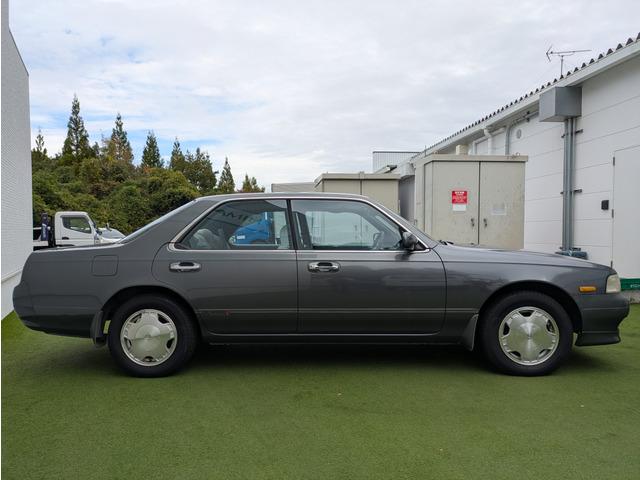 ローレル メダリストＳ　６０ｔｈアニバーサリー　６０周年記念モデル／サイドデカール／６０周年記念モデル専用キー／電格ミラー／純正フロントスポイラー／エアコン／車検Ｒ８年１２月まで／ＡＴ／オートライト（17枚目）